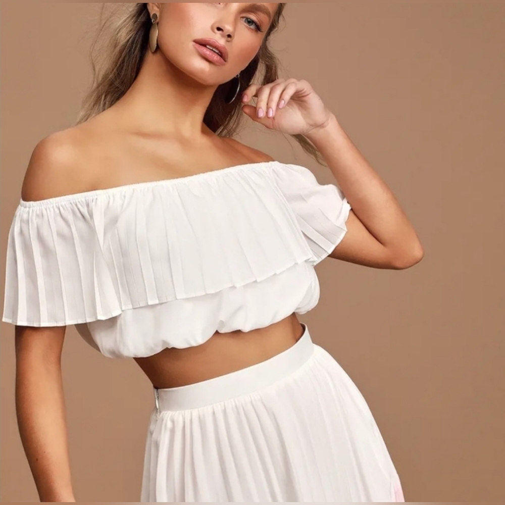 Lulu's Perfectly Punctual crop top